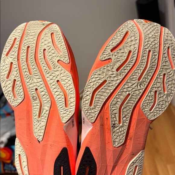 New Balance Fuel Cell v4 Women's Orange and Cream Running Shoes - Picture 4 of 4